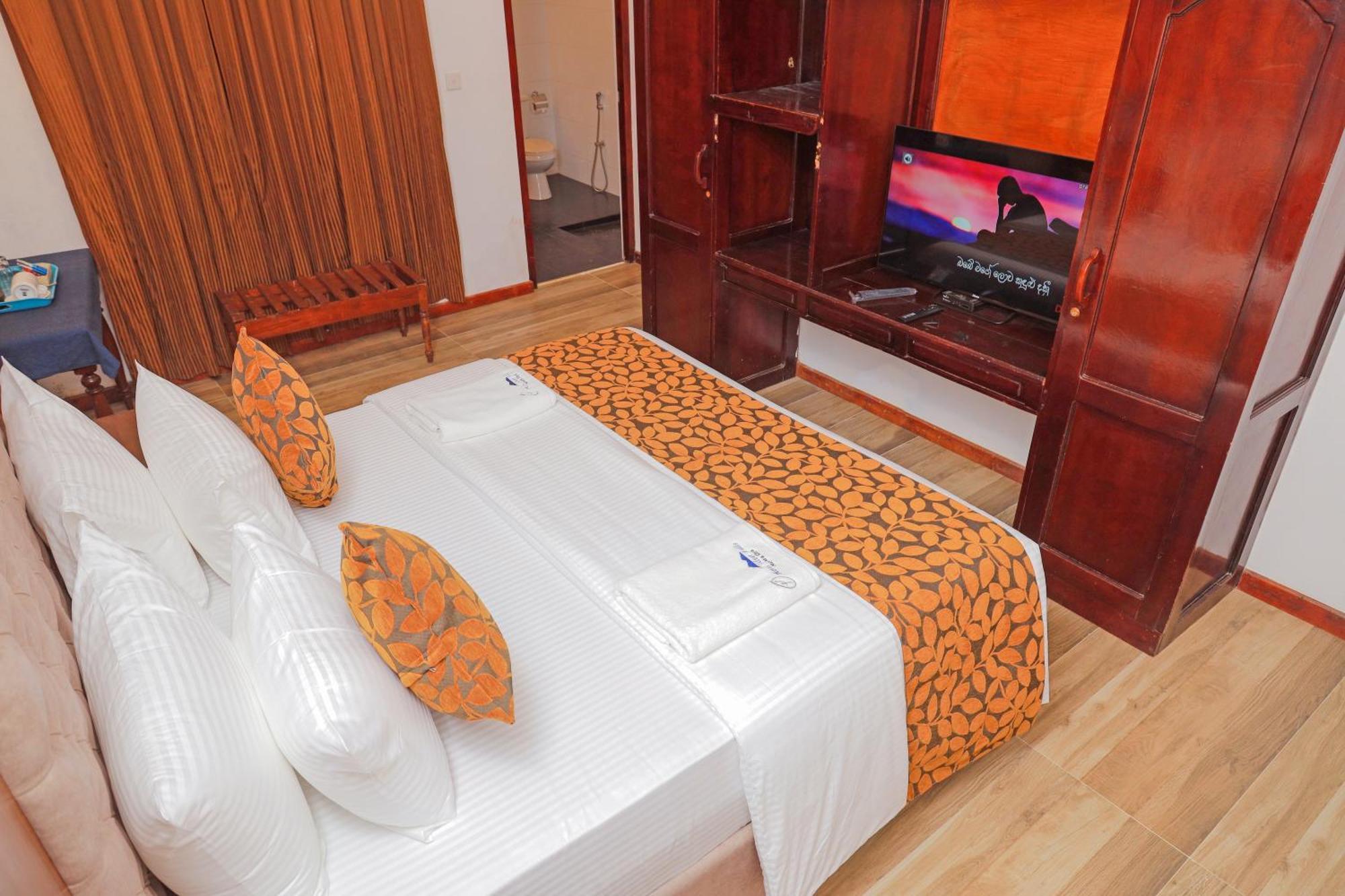 Silver Falls - Hotel Nuwara Eliya